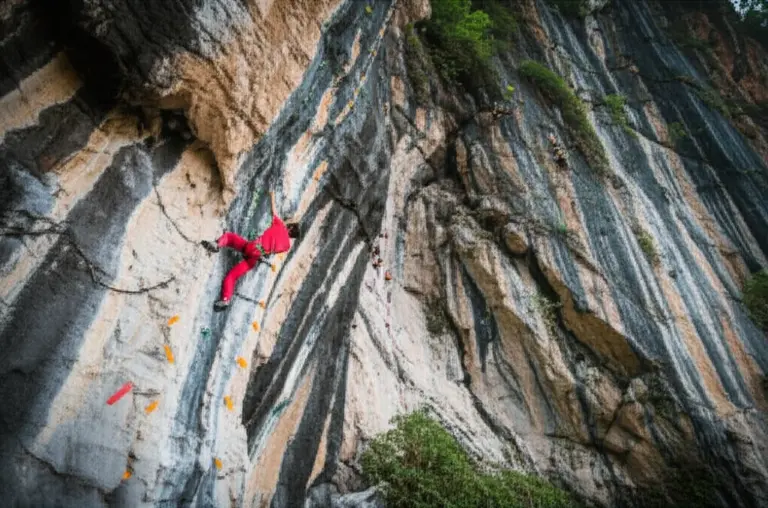 Choosing Routes and Crags: Beginner to Advanced Climbing Areas, Route Grades, and Recommended Sectors in Vang Vieng and Nong Khiaw
