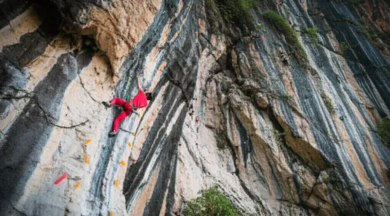 Choosing Routes and Crags: Beginner to Advanced Climbing Areas, Route Grades, and Recommended Sectors in Vang Vieng and Nong Khiaw