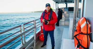 Safety, Gear, and Practical Tips: Boat Tours, Photography, Weather Considerations, and Accessibility