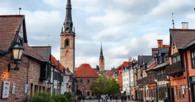 Self-Guided Walking Route: Detailed Heritage Trail Map, Landmark Descriptions, and Photo Stops in Old Town