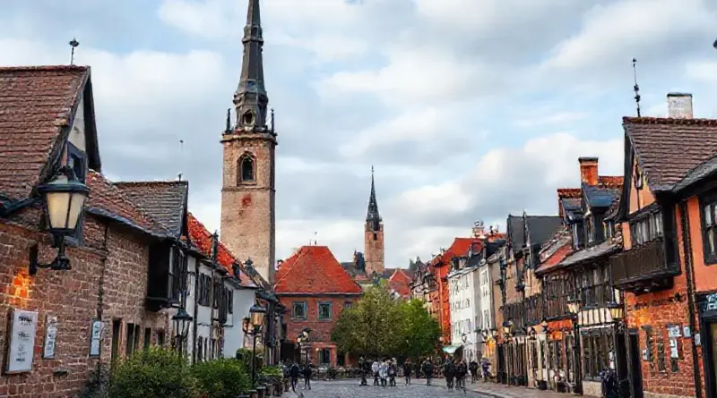 Self-Guided Walking Route: Detailed Heritage Trail Map, Landmark Descriptions, and Photo Stops in Old Town