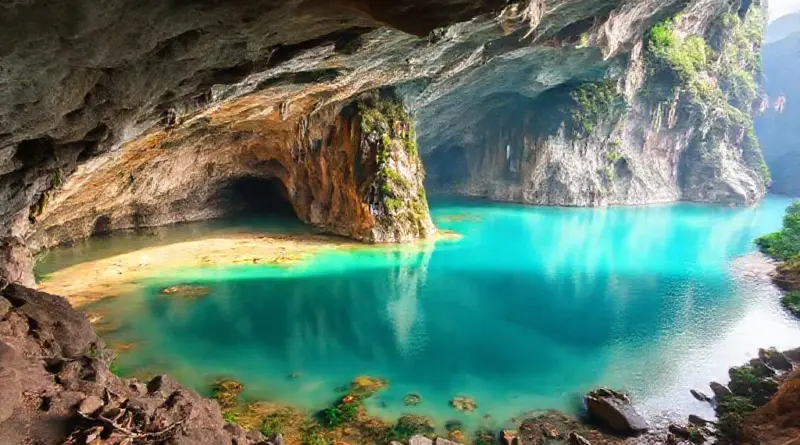 Top Caves and Lagoons to See in Vang Vieng: Detailed Day-by-Day Route with Entry Fees, Guided Tour Options, and Packing Checklist