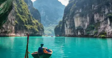 Vang Vieng Active Getaway: The Ultimate 48-Hour Itinerary for Caves, Lagoons, and Karst Views