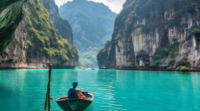 Vang Vieng Active Getaway: The Ultimate 48-Hour Itinerary for Caves, Lagoons, and Karst Views
