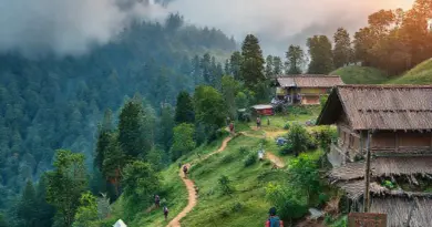 What to Expect on the Trek: Typical Routes, Daily Itineraries, Accommodation Types, and Interaction with Khmu, Akha, and Lanten Communities